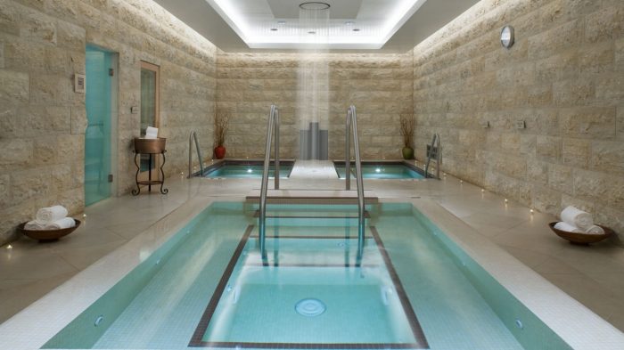 Hot tubs inside Qua.