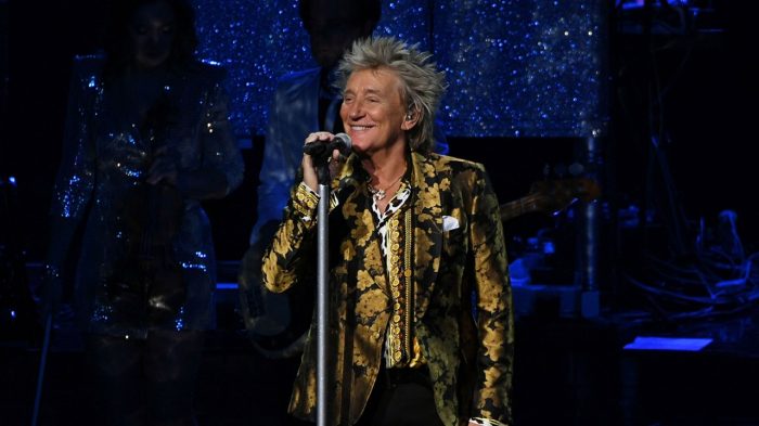 Rod Stewart holding the microphone live at the Colosseum inside of Caesars Palace
