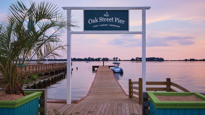 Oak Street Pier sign looking out to the Gulf.