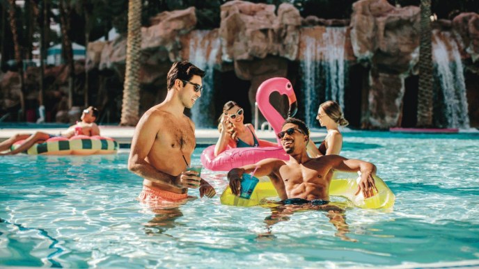 FLAMINGO LAS VEGAS POOL 👙  Flamingo Pool Go Pool Dayclub & Beach Club  Best Pools in Las Vegas 2021 