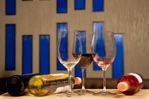 Harrahs-Rincon-Nightlife-Corked-1 Harrahs-Rincon-Nightlife-Corked-1
