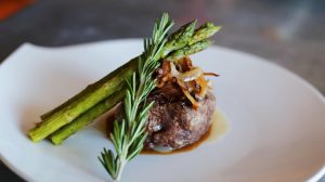 Filet with a side of asparagus.