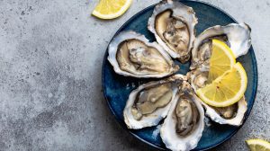 Plate of oysters with lemon
